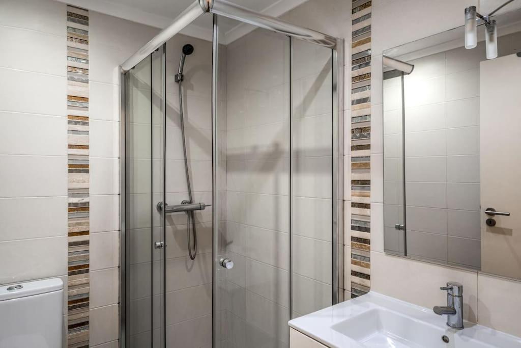 Charming With Ac And Loft On Ground Floor Apartamento Lisboa