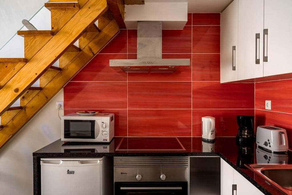 Charming With Ac And Loft On Ground Floor